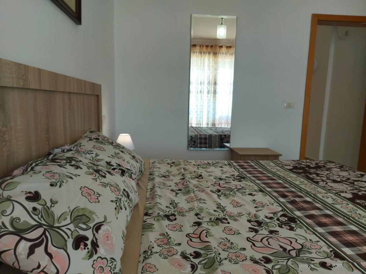Bral Apartments 4 Durres Bagian luar foto
