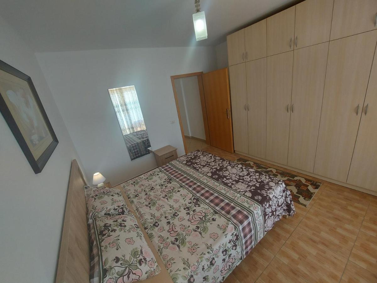 Bral Apartments 4 Durres Bagian luar foto